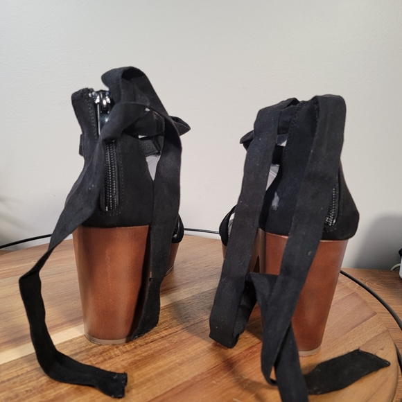 Torrid Black Faux Suede Strappy Ankle Wrap Clog Heels Size 9 WW - Picture 6 of 16